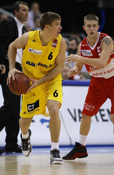 冠赛场中获 冠赛场中获